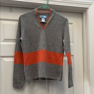 U-Knit Dresses Gray and Orange V-Neck Men's Sweater